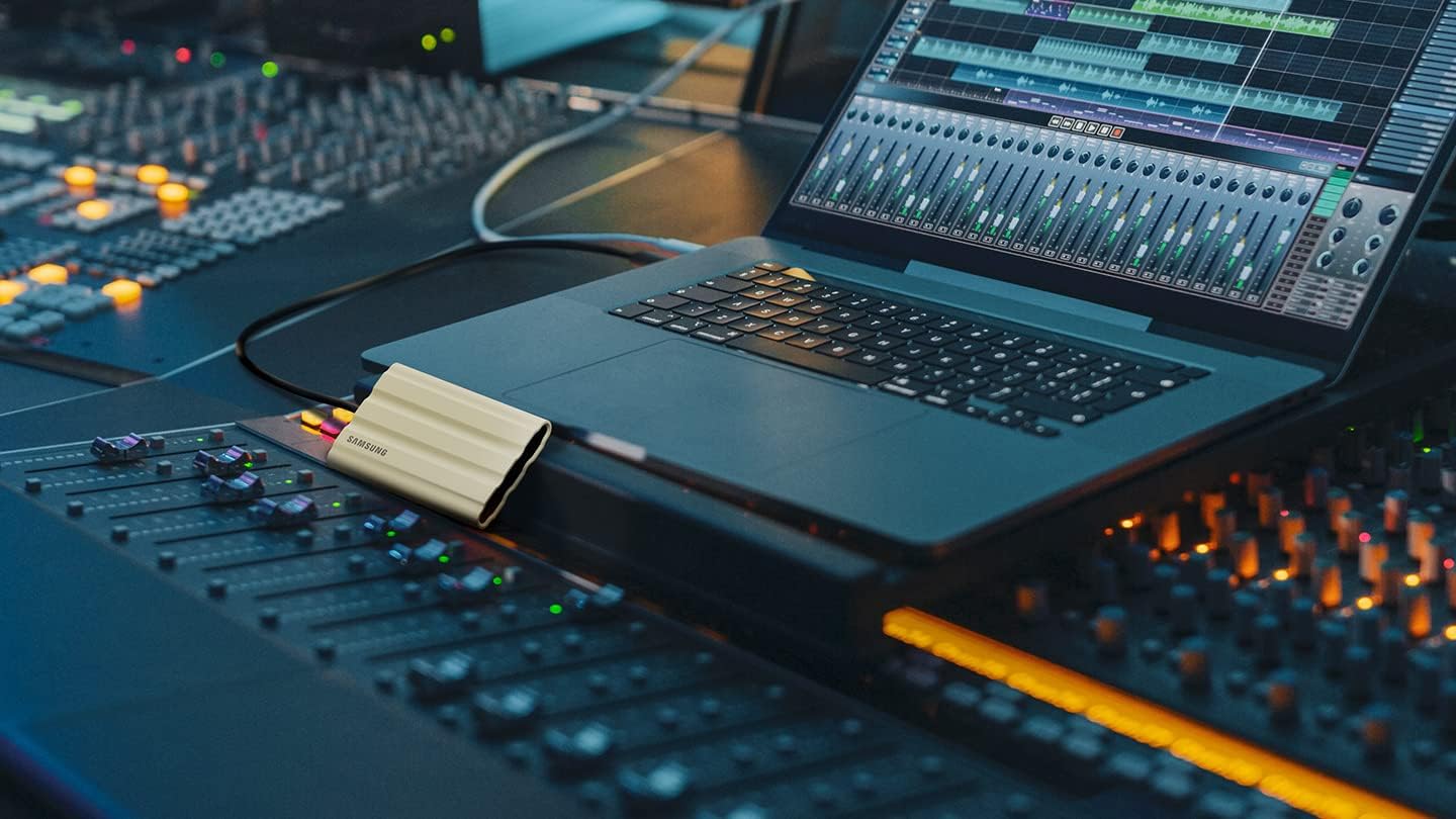 SAMSUNG T7 Shield 2TB, Portable SSD, up-to 1050MB/s, USB 3.2 Gen2, Rugged,IP65 Water & Dust Resistant, for Photographers, Content Creators and Gaming, Extenal Solid State Drive (MU-PE2T0S/AM), Black - Image 7