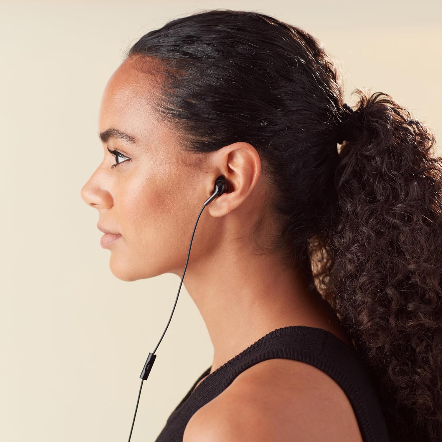 Amazon Basics Wired Earbuds with Microphone, In Ear Headphones, 3.5mm Jack, 4.2 ft long cable, S/M/L Ear Tips, Black - Image 3