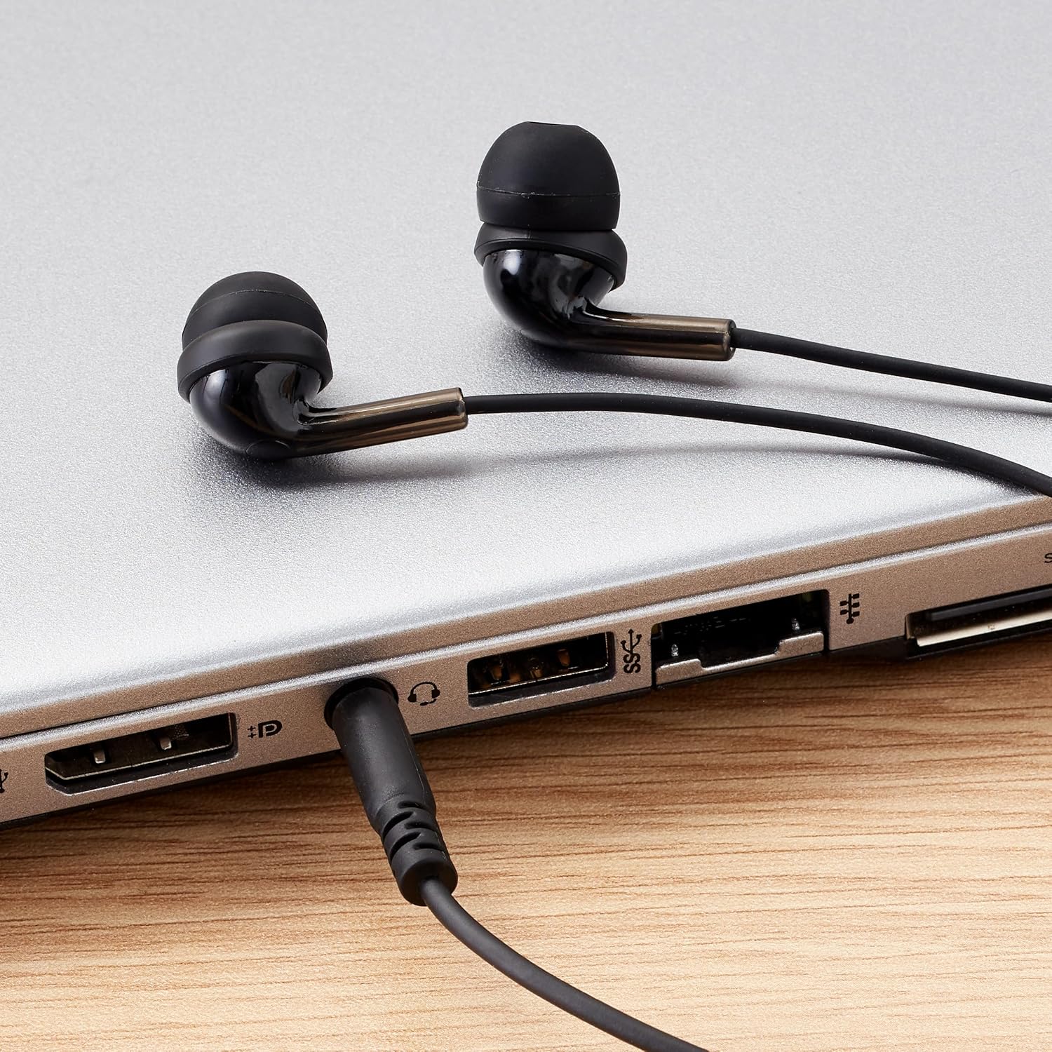 Amazon Basics Wired Earbuds with Microphone, In Ear Headphones, 3.5mm Jack, 4.2 ft long cable, S/M/L Ear Tips, Black - Image 6