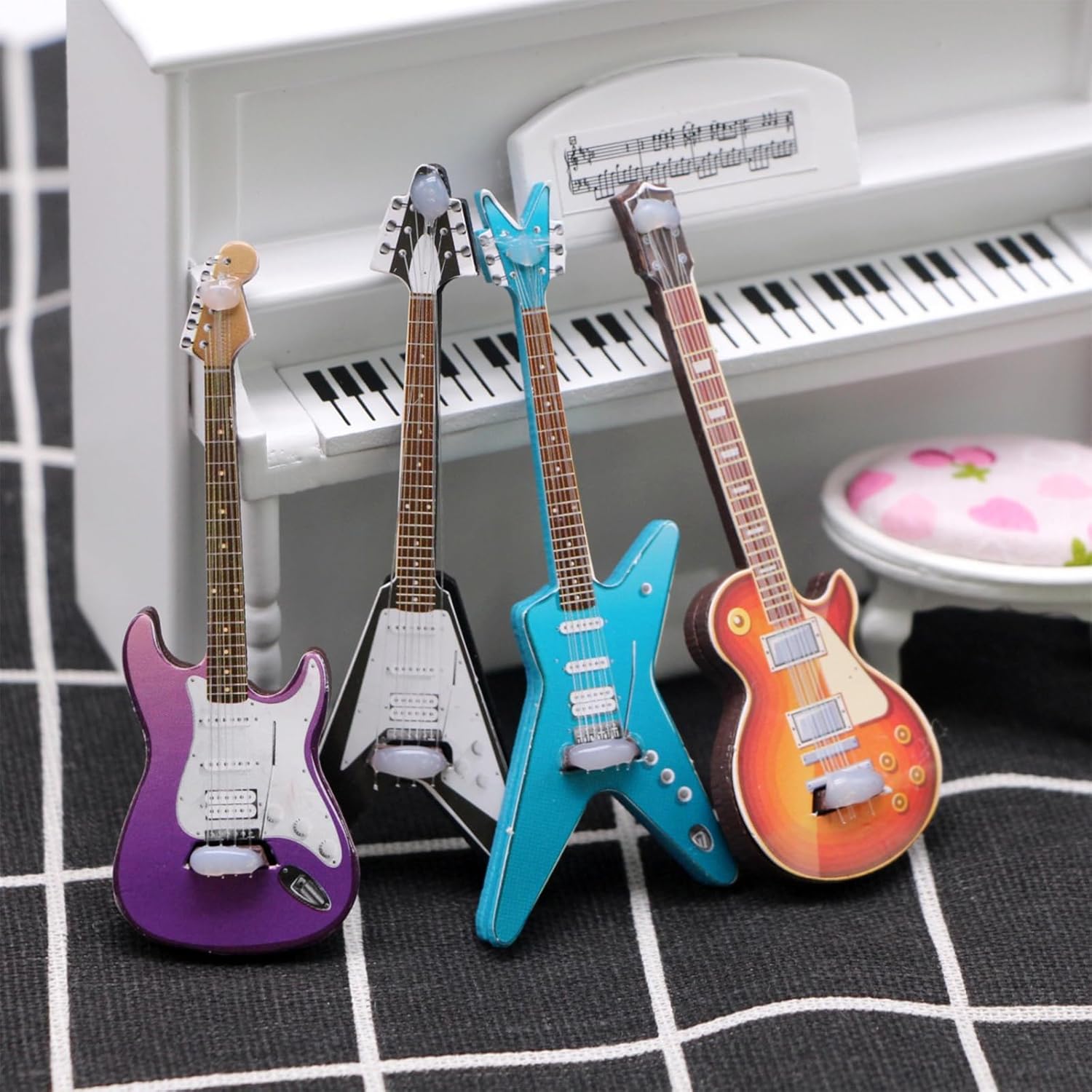 4Pcs Mini Guitar Set, Miniature Electric Guitar & Bass Guitar Ornament, 1:12 Scale Wooden Miniature Musical Instrument for Dollhouse, Mini Music Room, Home Decoration, Guitar Décor - Image 4