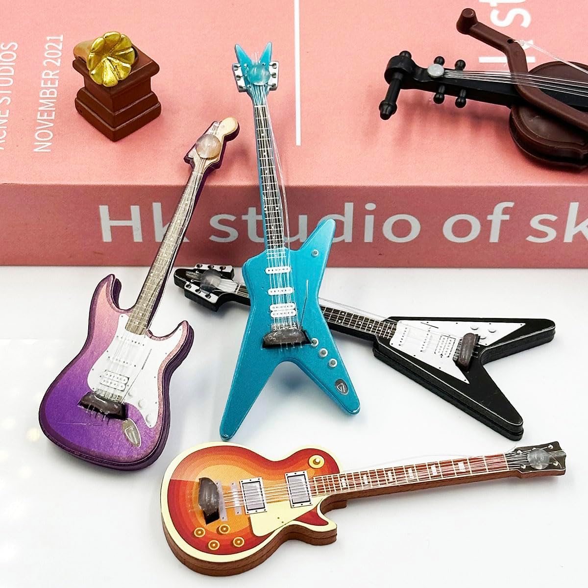 Suartus Miniature Guitar Miniature Bass Model - 4Pcs 1:12 Mini Musical Instrument Bass Guitar Wooden Guitar Model Display Ornaments for Mini Music Room Dollhouse Accessories Model Home Decoration - Image 3