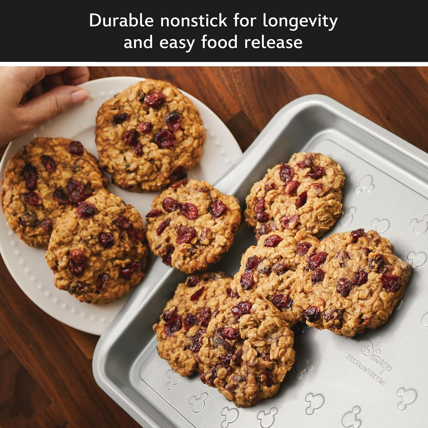 Farberware Disney Bake with Mickey Mouse Nonstick Bakeware Set/Baking Pans with Disney Home Oven Mitts, Cookie Pans, Muffin/Cupcake and Loaf Pan, 6 Piece - Black - Image 5